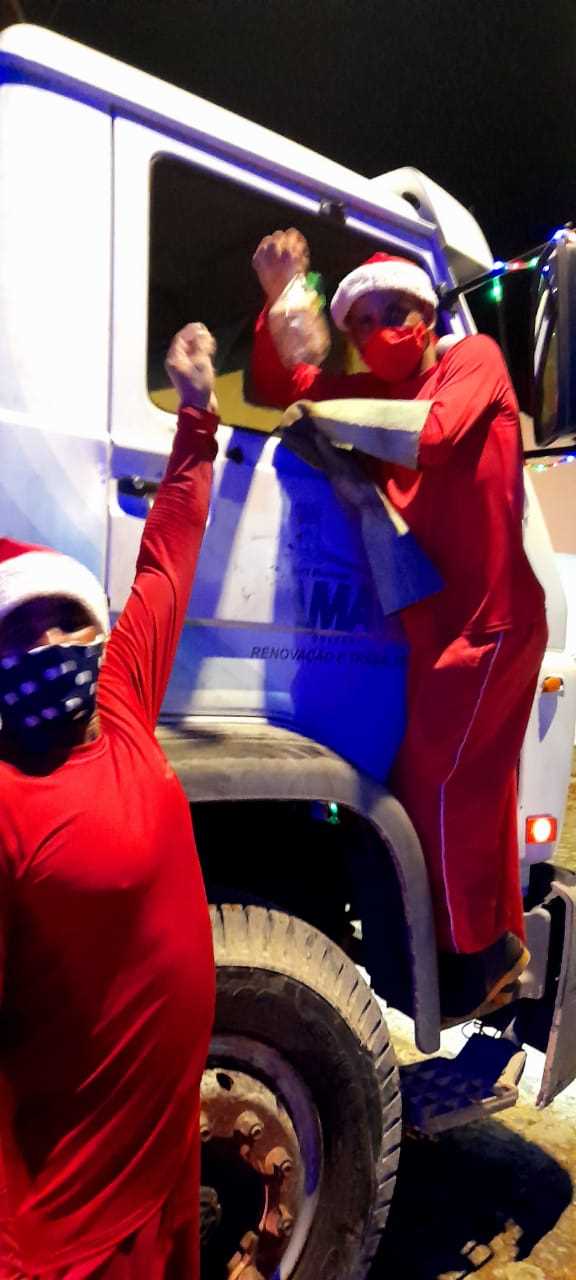 Camacã: Criança de 5 anos faz homenagem e dar presentes para os garis do caminhão coletor de lixo, Frank